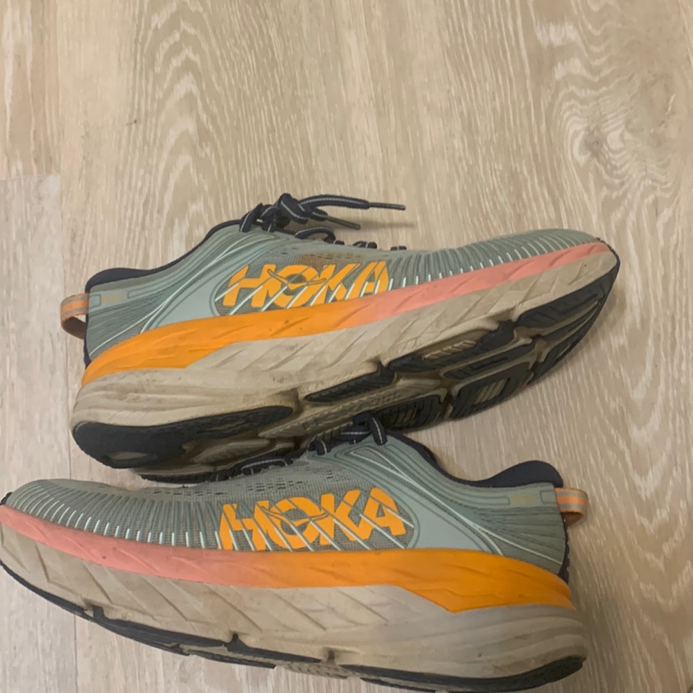 HOKA -ONEONE.